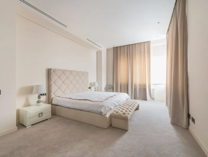 Moradia grande com quartos por utilizar